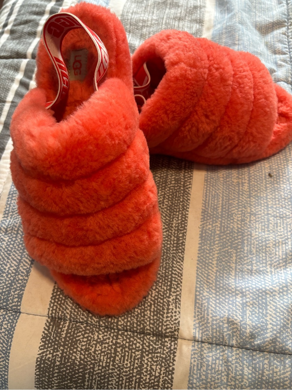 UGG Women’s Fluffy Slipper - Bright Coral
